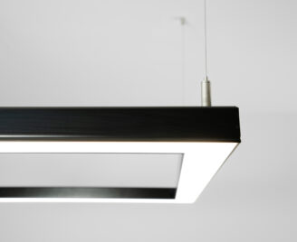 Lampa wisząca w kwadracie, pokazane z bliska zawiesie