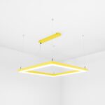 Lampa wisząca kwadratowa w żółtym kolorze widziana z boku