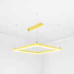 Lampa wisząca kwadratowa w żółtym kolorze widziana z boku