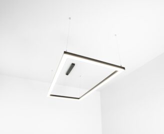 Lampa wisząca prostokątna w kolorze czarnym widziana od dołu