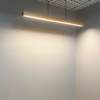Świecąca lampa wisząca w kolorze drewna