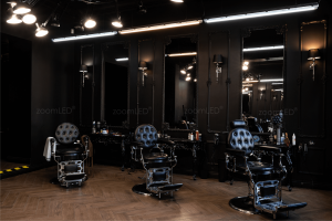 Ciekawie zaaranżowany salon fryzjerski