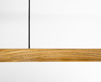 Lampa liniowa wisząca widziane z bliska miejsce montażu zawieszenia
