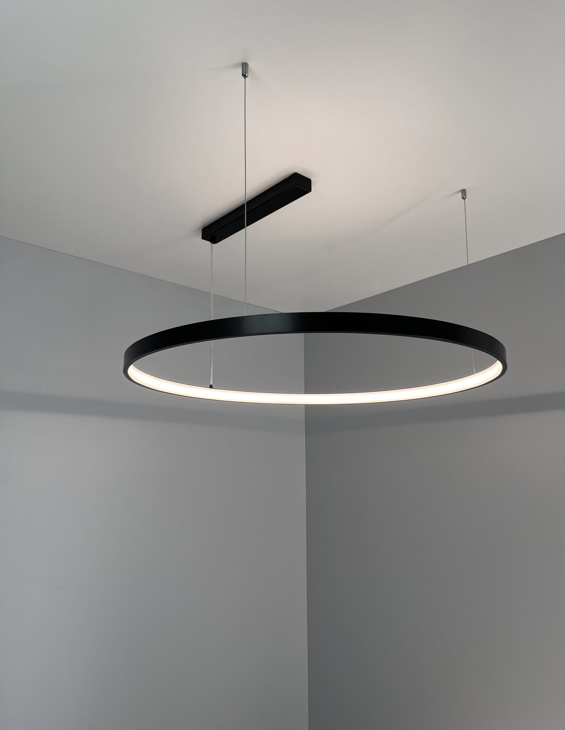 Lampa wisząca Ring czarny ze światłem ledowym