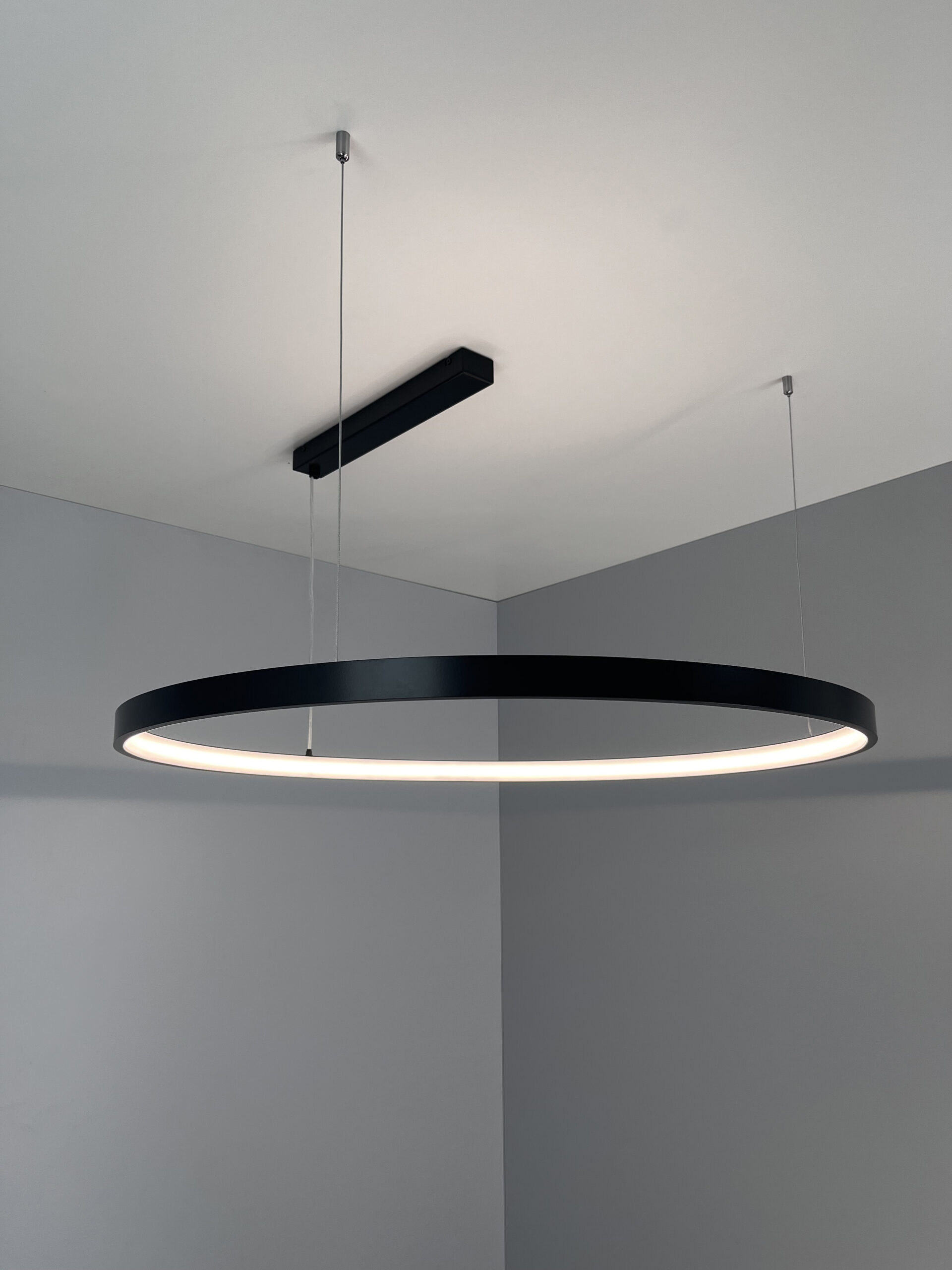 Lampa wisząca Ring w kolorze czarnym