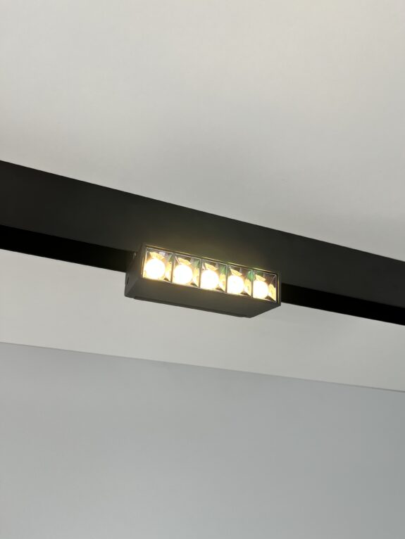 Lampa z ruchomą głowicą do szyny magnetycznej OPTONICA® XL czarna 10W LED 24°