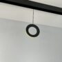Lampa wisząca RING ze światłem ledowym do systemu szynowego w kolorze czarnym