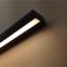 Lampa ścienna, podłużna widziana z bliska
