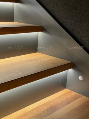 Oświetlenie schodów uruchamiane przez czujkę ruchu