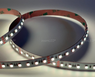 Zwój włączonej taśmy led w kolorze białym