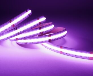 Taśma zoomLED® 16W COB FOB LED zwinięta w kłębek podświetlona na fioletowo