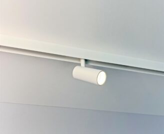 Reflektor ruchomy ledowy do szyny magnetycznej w białym kolorze