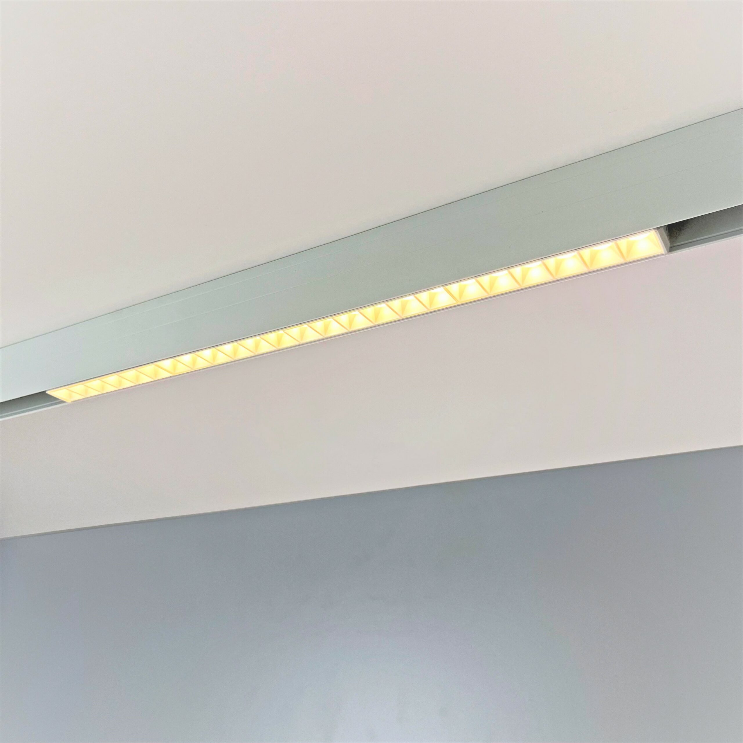 Lampa liniowa do szynoprzewodu z światłem ledowym Domeno XS