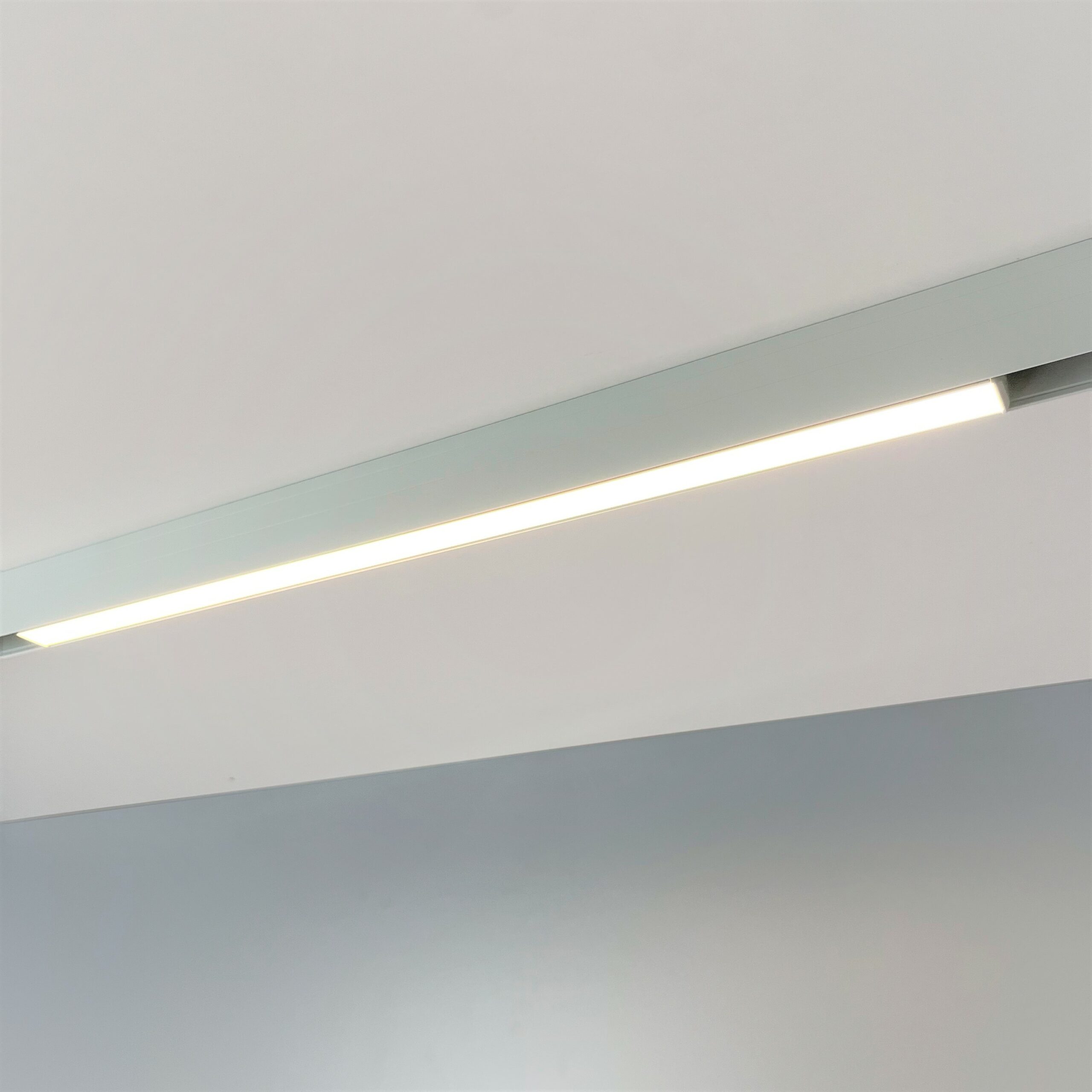 Lampa liniowa do szynoprzewodu z światłem ledowym Domeno XS