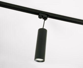 Lampa wisząca w kolorze czarnym montowana do szynoprzewodu