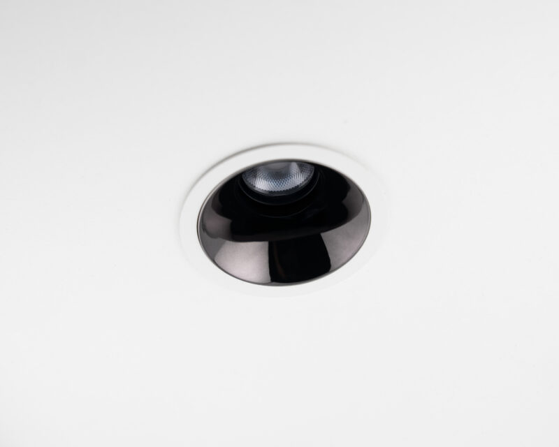 Spotlight_Aurora_TX12_bialoczarna_1_