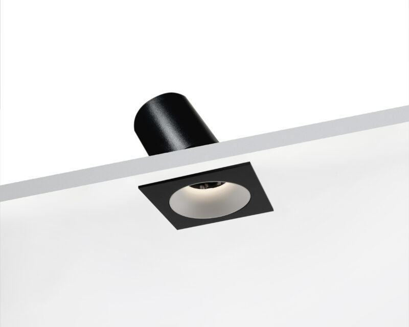 Spotlight_Aurora_TX7_czarno_biala_kwadrat_4